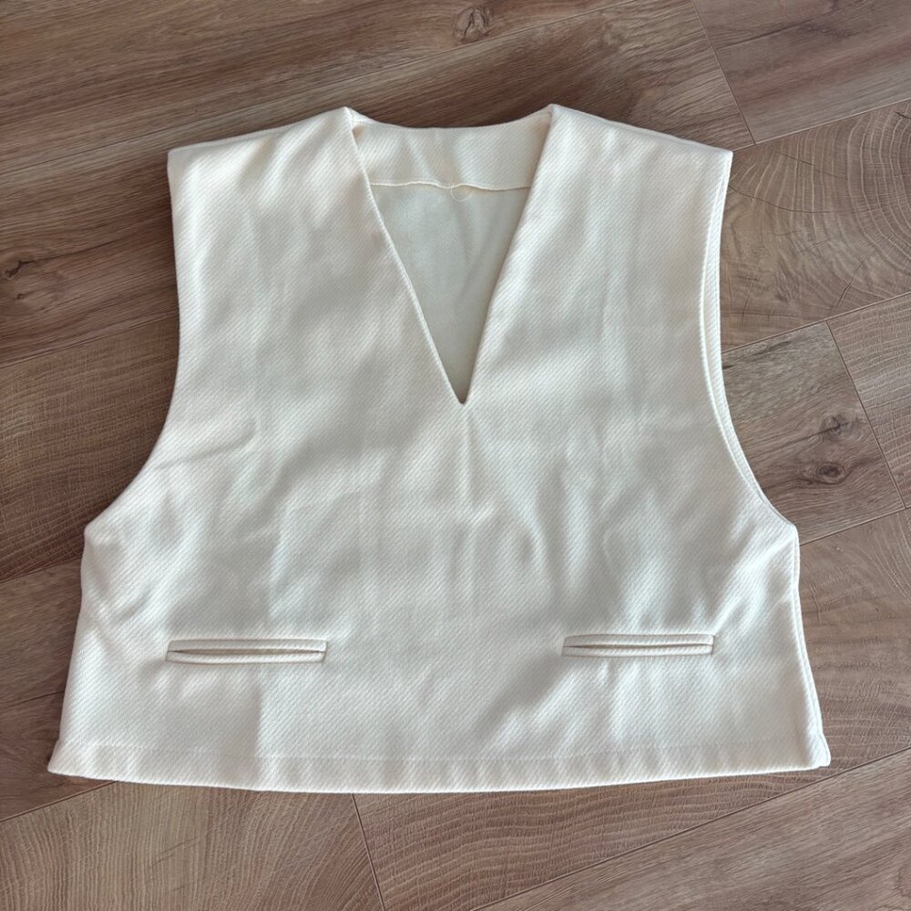 Brand New Women's V-Neck Vest - Sleeveless - Picture 5 of 7